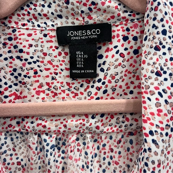 Jones & Company, Jones New York sleeveless white with blue and pink dot, blouse - Picture 2 of 8